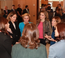 Su Alteza Real la Princesa de Asturias durante el encuentro mantenido con las ponentes del congreso y representantes de la Red de Atención Integral pa